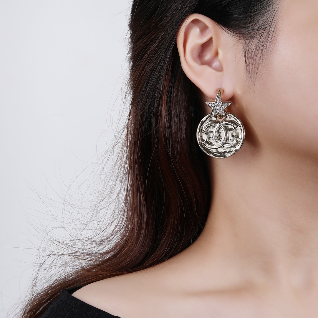  小香 Chanel 新品耳环 代购级别 一比一品质 香奈鹅 系列 经典cc logo 风格高级百搭 高