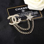 Chanel Bijoux Broche