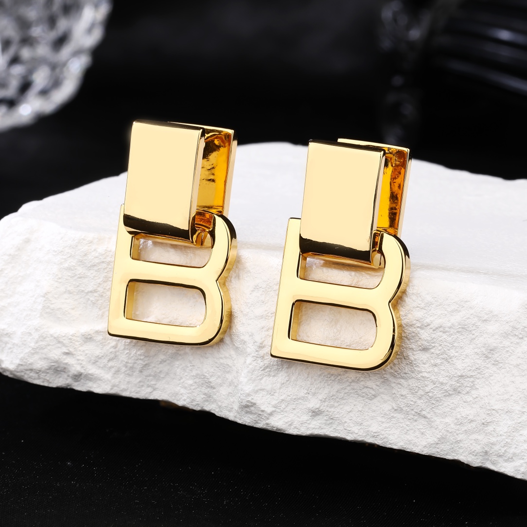 “Paris House Balenciaga Original Metal Earrings: Unique Design for Women, Brass Material, Nailed Cabinets” - 图片 3