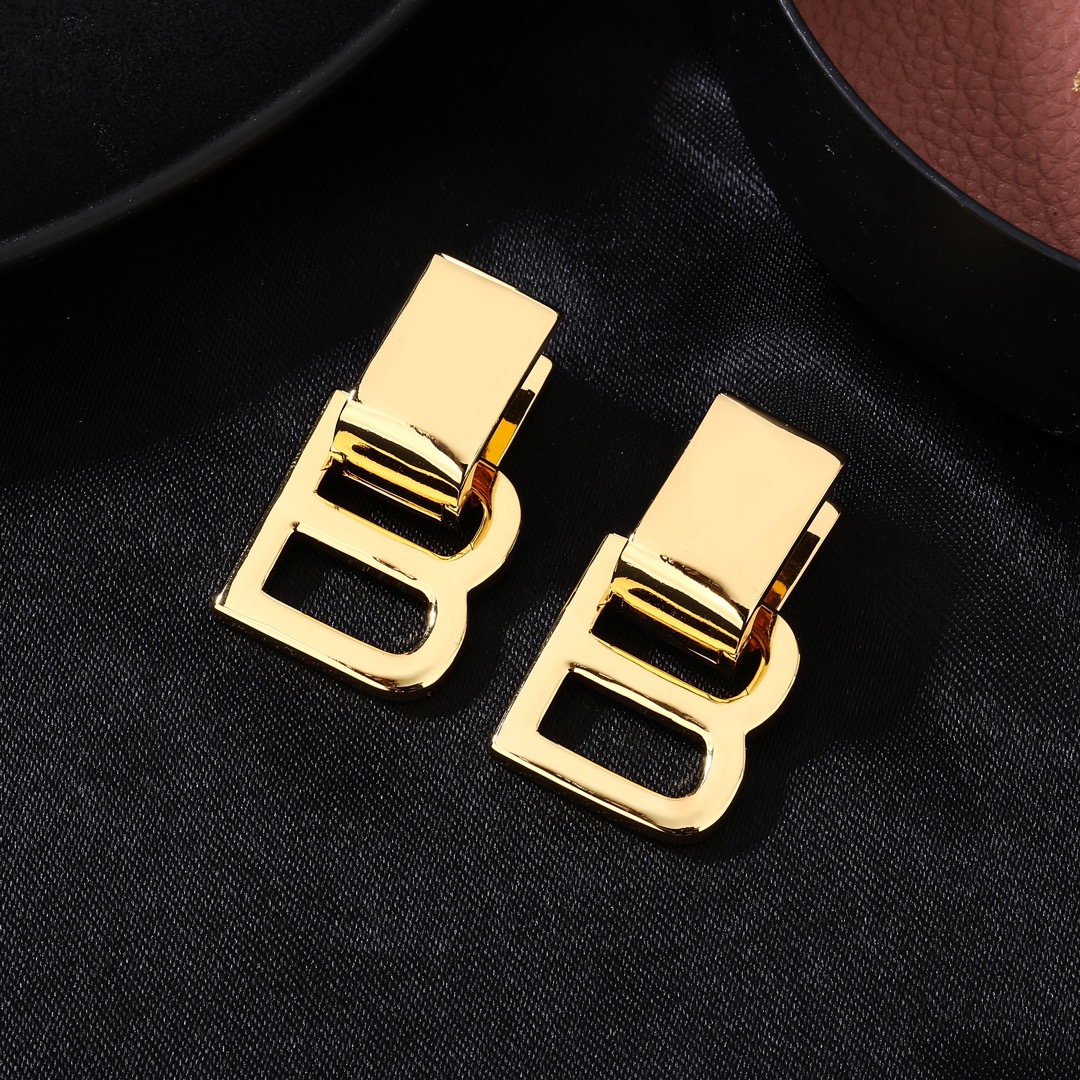 “Paris House Balenciaga Original Metal Earrings: Unique Design for Women, Brass Material, Nailed Cabinets” - 图片 2