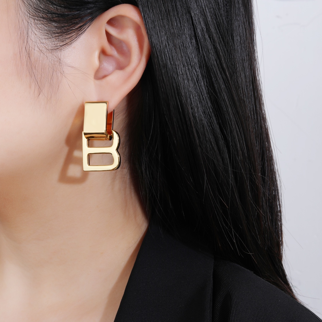 “Paris House Balenciaga Original Metal Earrings: Unique Design for Women, Brass Material, Nailed Cabinets” - 图片 7