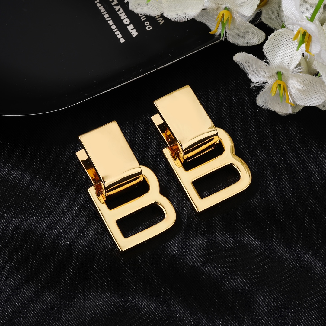 “Paris House Balenciaga Original Metal Earrings: Unique Design for Women, Brass Material, Nailed Cabinets” - 图片 6
