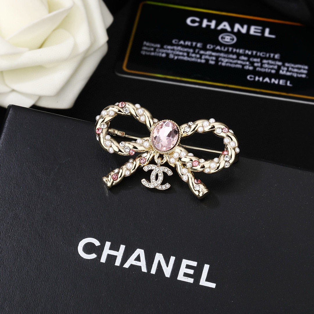 Chanel 小香 Chanel 秋冬系列 钻石 粉色 别有心机设计的一款 完美 元素添加