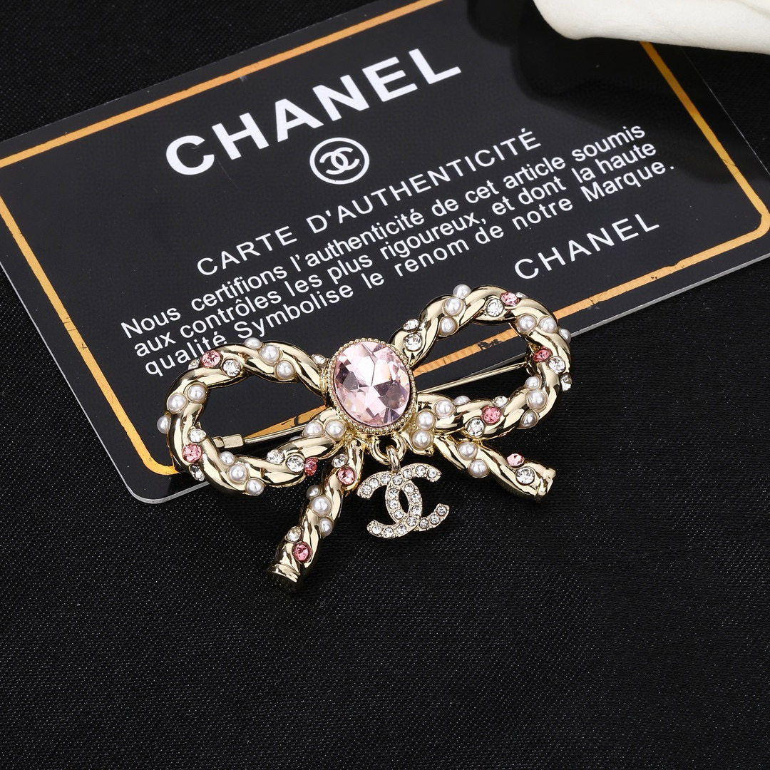 Chanel 小香 Chanel 秋冬系列 钻石 粉色 别有心机设计的一款 完美 元素添加