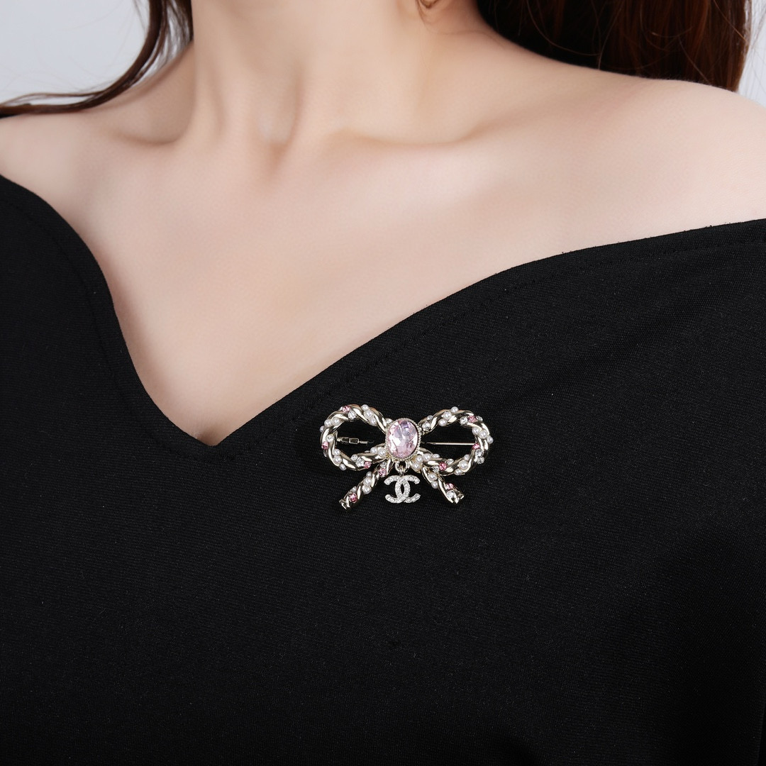 Chanel 小香 Chanel 秋冬系列 钻石 粉色 别有心机设计的一款 完美 元素添加