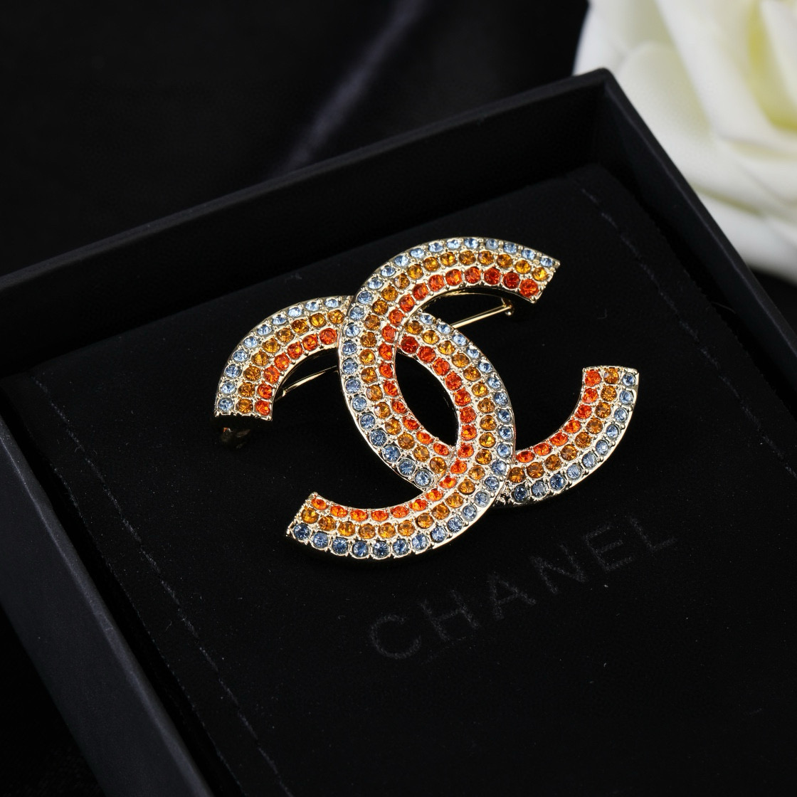 Chanel 小香Chanel新款彩虹 每一个细节做工非常精细 这款设计非常美轮美奂 这款真的 美 仙 小姐姐
