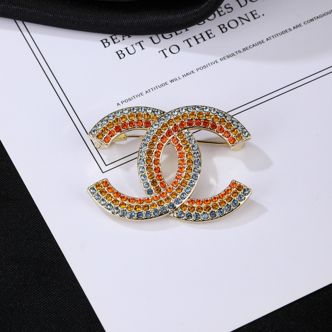 Chanel 小香Chanel新款彩虹 每一个细节做工非常精细 这款设计非常美轮美奂 这款真的 美 仙 小姐姐