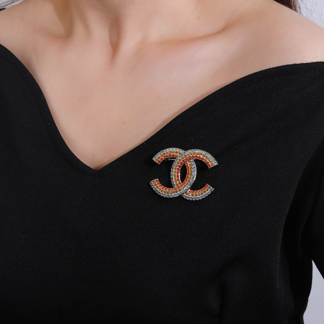 Chanel 小香Chanel新款彩虹 每一个细节做工非常精细 这款设计非常美轮美奂 这款真的 美 仙 小姐姐