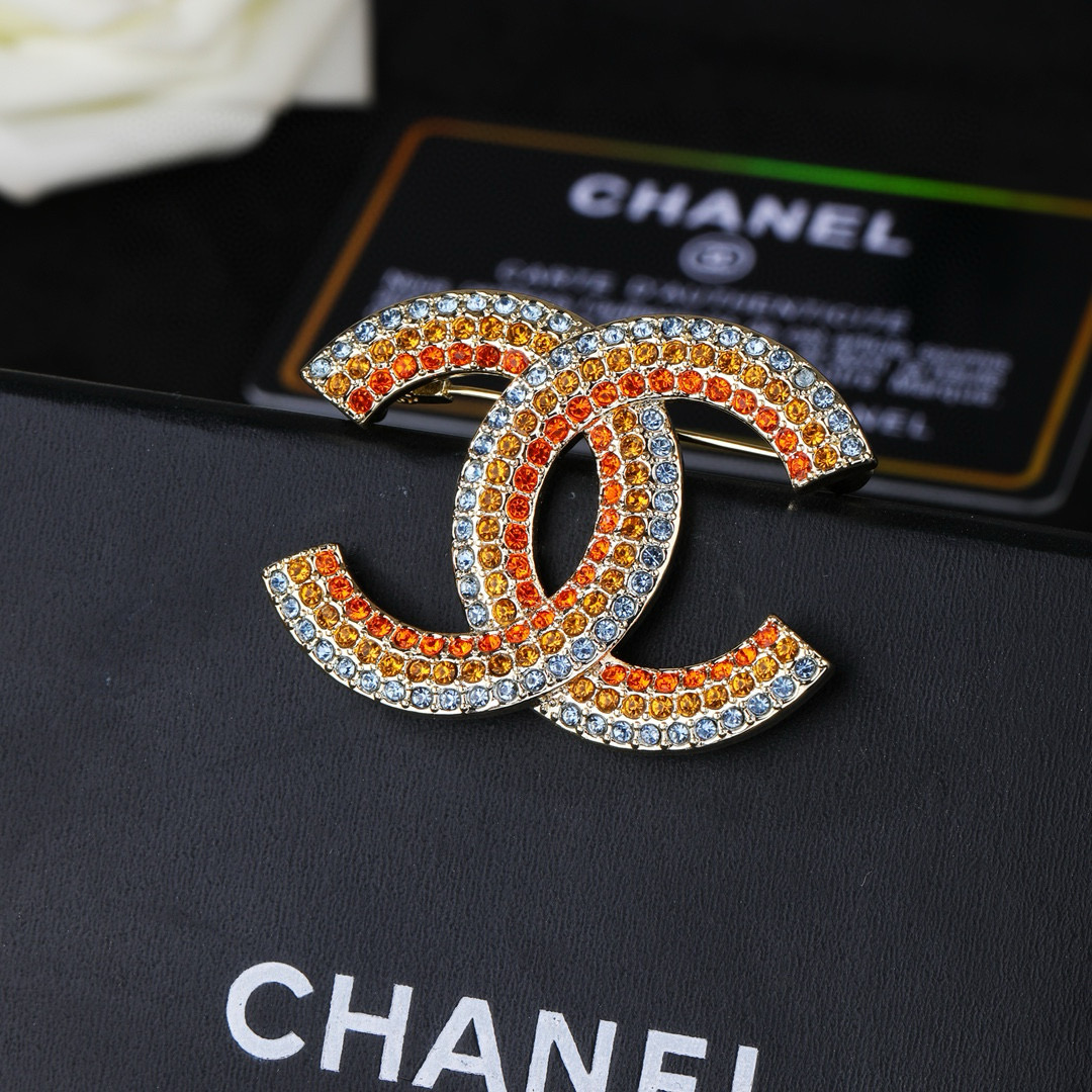 Chanel 小香Chanel新款彩虹 每一个细节做工非常精细 这款设计非常美轮美奂 这款真的 美 仙 小姐姐
