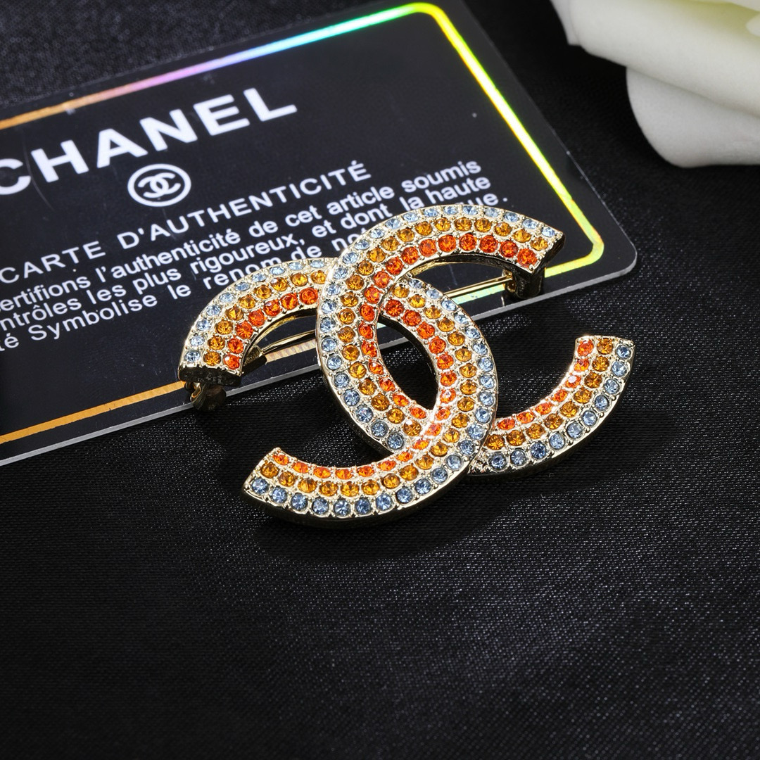 Chanel 小香Chanel新款彩虹 每一个细节做工非常精细 这款设计非常美轮美奂 这款真的 美 仙 小姐姐