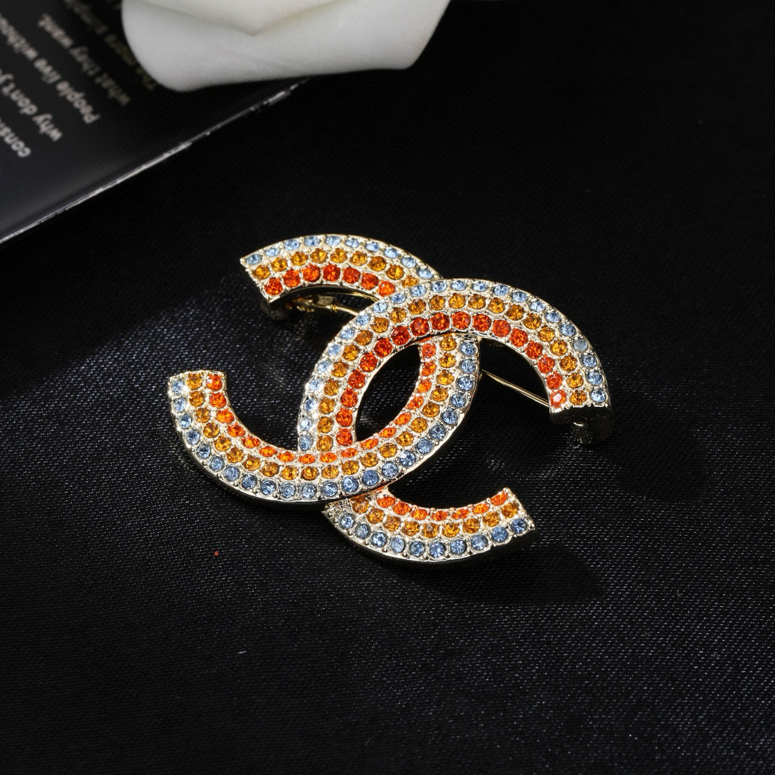 Chanel 小香Chanel新款彩虹 每一个细节做工非常精细 这款设计非常美轮美奂 这款真的 美 仙 小姐姐