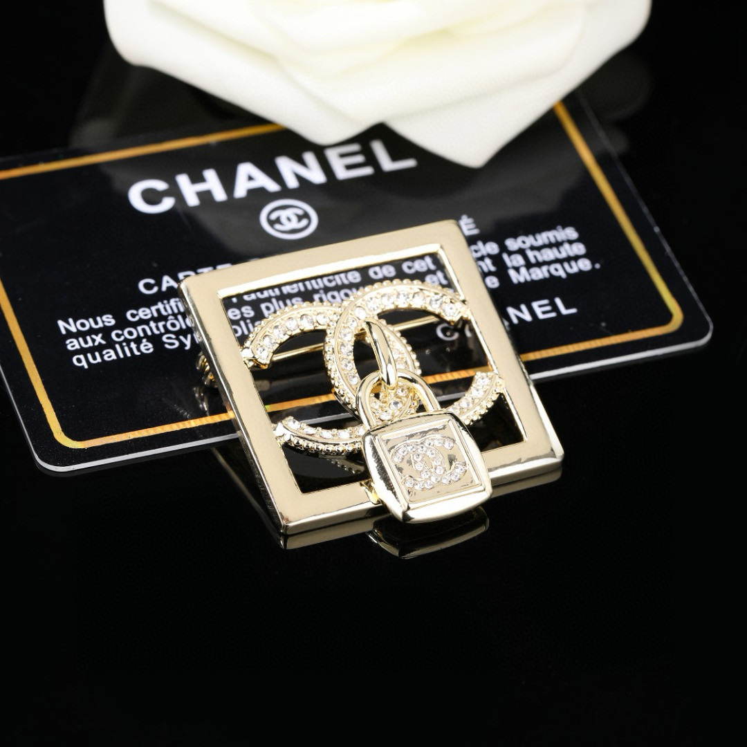 Chanel CHANEL 香奈儿新款锁头 双C胸针