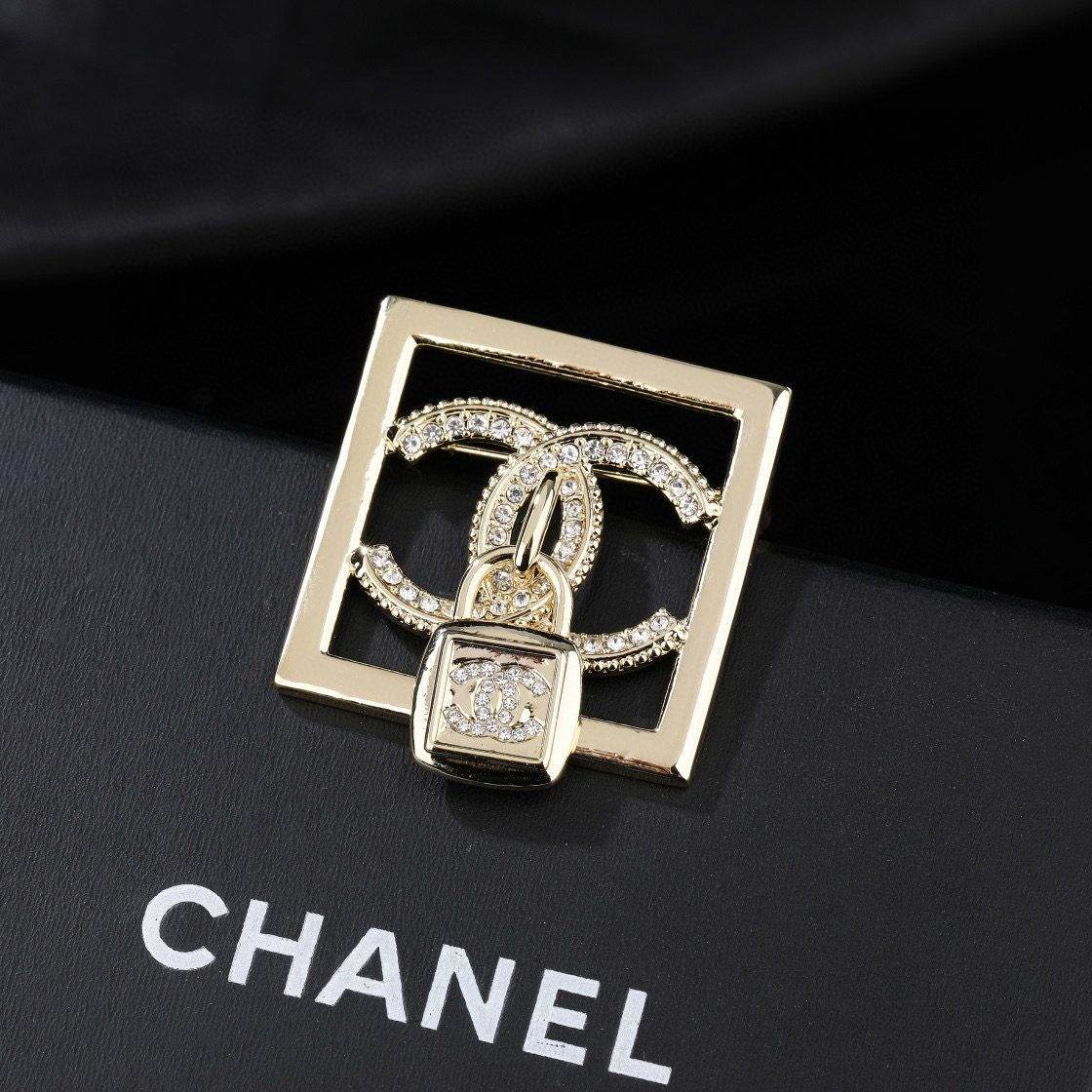 Chanel CHANEL 香奈儿新款锁头 双C胸针