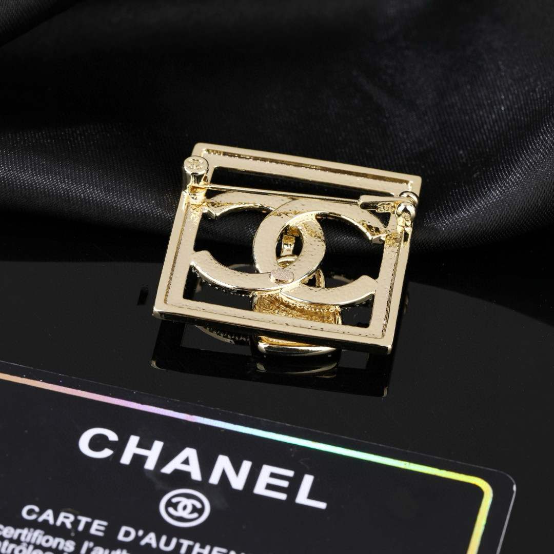 Chanel CHANEL 香奈儿新款锁头 双C胸针