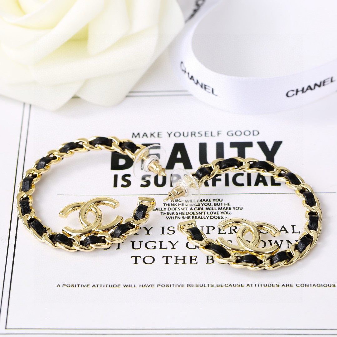 Chanel 小香Chanel新款小羊皮耳环