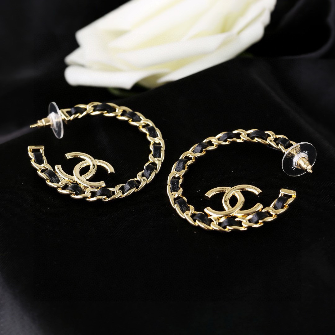 Chanel 小香Chanel新款小羊皮耳环