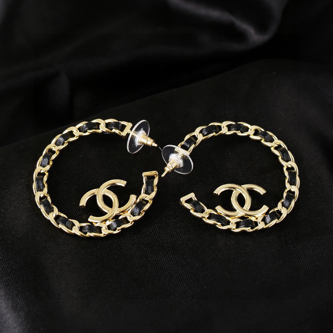Chanel 小香Chanel新款小羊皮耳环