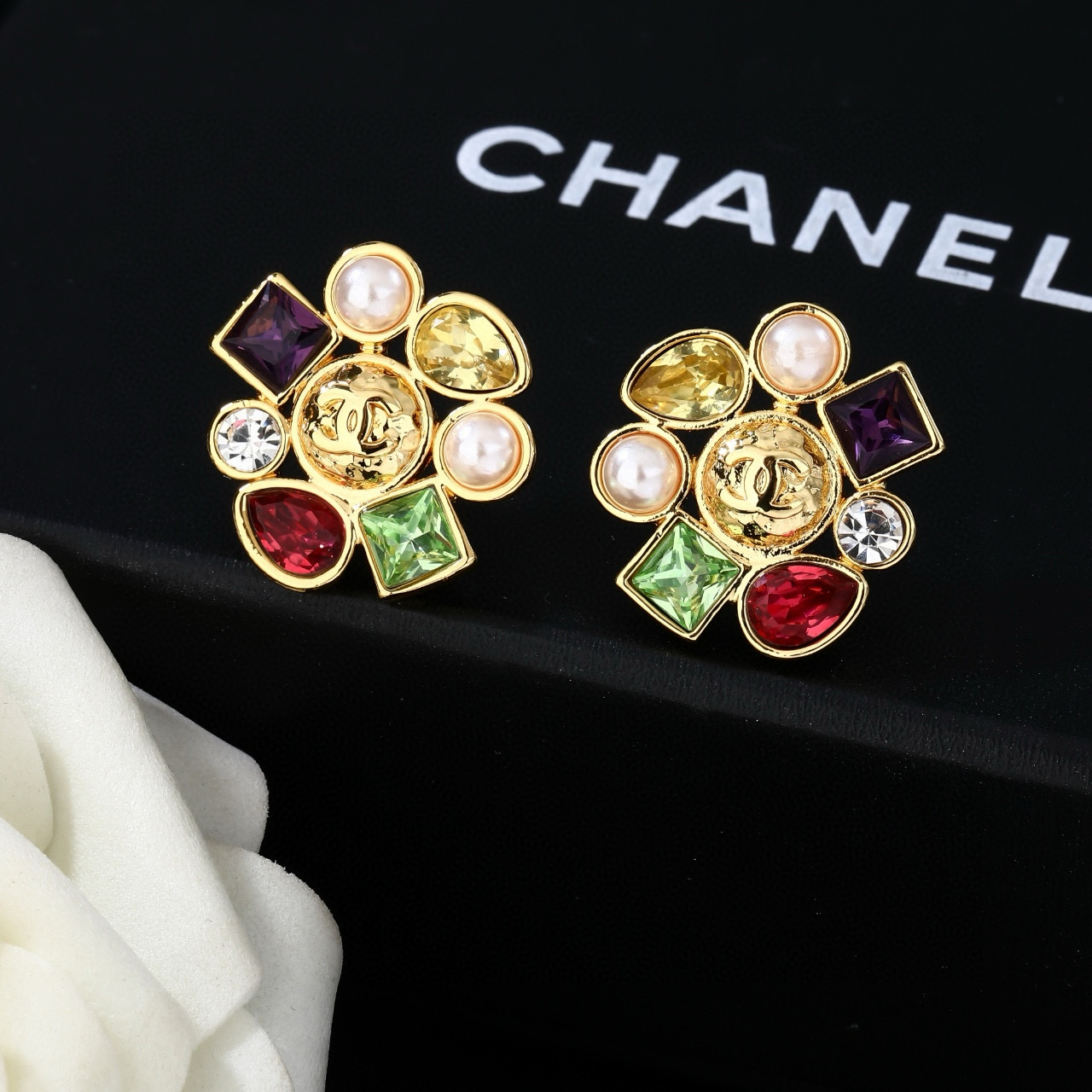 Chanel 小香新款耳环 每一个细节做工非常精细 这款设计非常美轮美奂 这款真的 美 仙 小姐姐