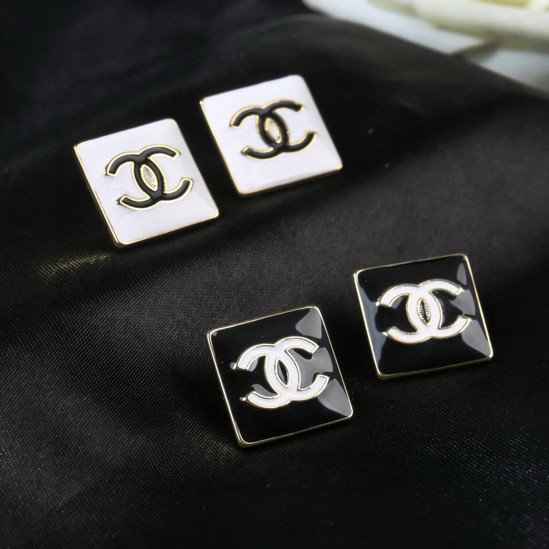 Chanel CHANEL 耳环 每一个细节做工非常精细 这款设计非常美轮美奂 这款真的 美 仙 小姐姐