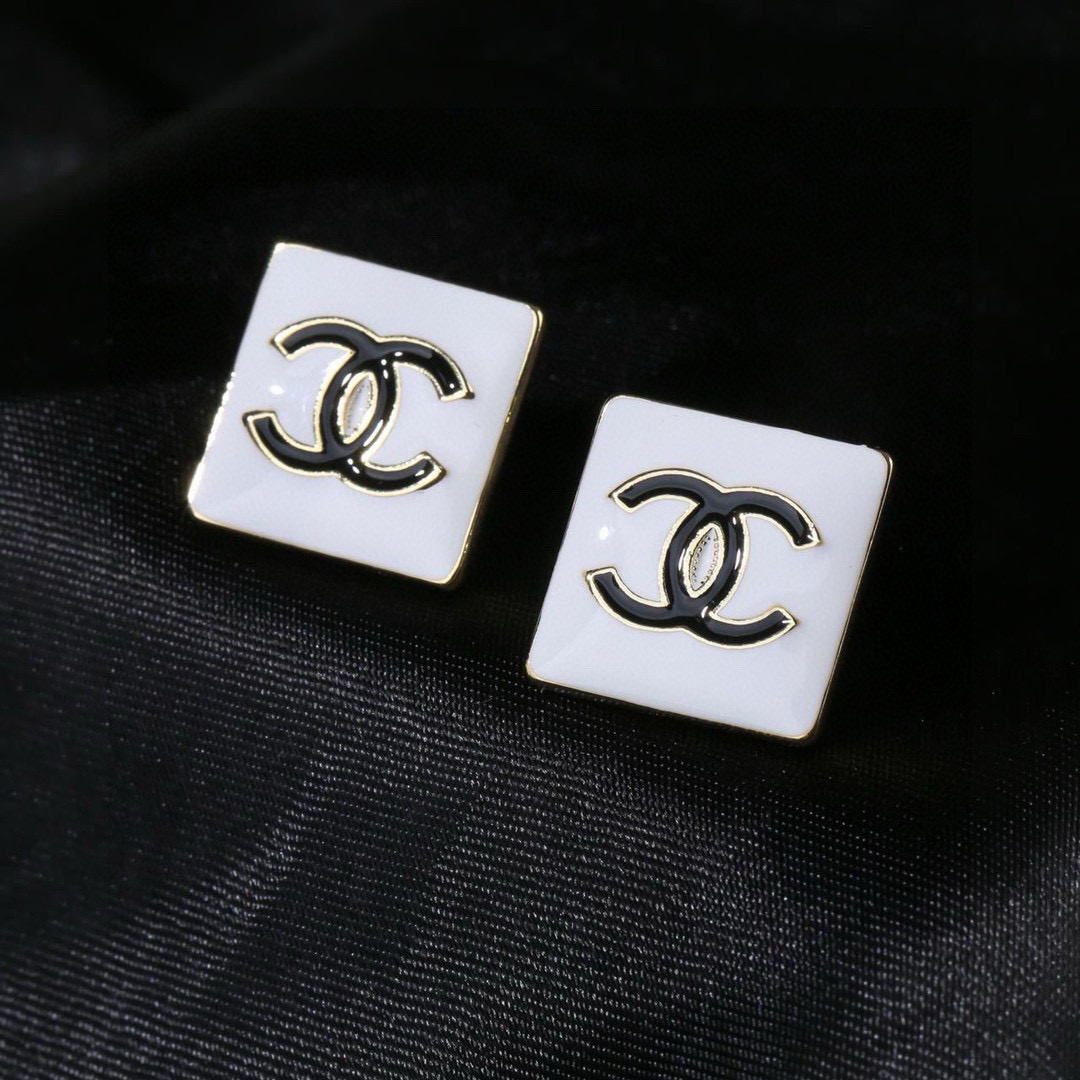 Chanel CHANEL 耳环 每一个细节做工非常精细 这款设计非常美轮美奂 这款真的 美 仙 小姐姐