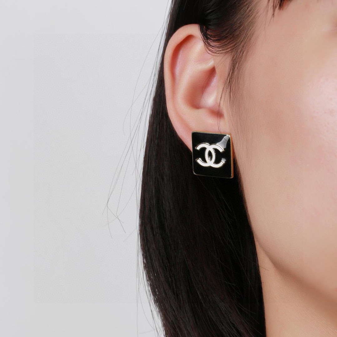 Chanel CHANEL 耳环 每一个细节做工非常精细 这款设计非常美轮美奂 这款真的 美 仙 小姐姐