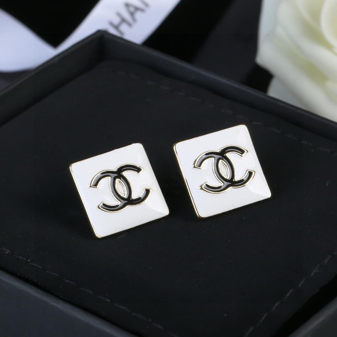 Chanel CHANEL 耳环 每一个细节做工非常精细 这款设计非常美轮美奂 这款真的 美 仙 小姐姐