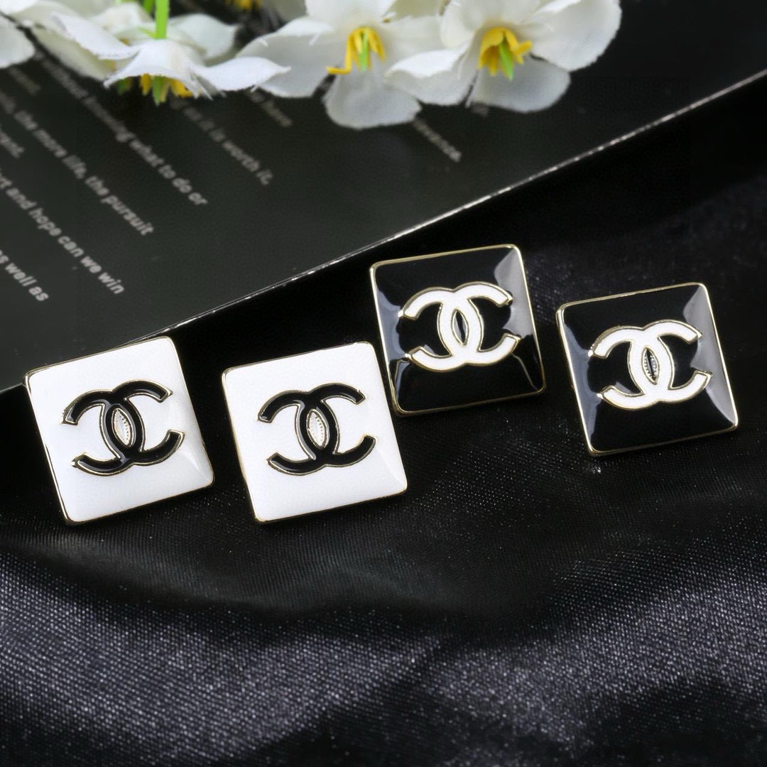 Chanel CHANEL 耳环 每一个细节做工非常精细 这款设计非常美轮美奂 这款真的 美 仙 小姐姐