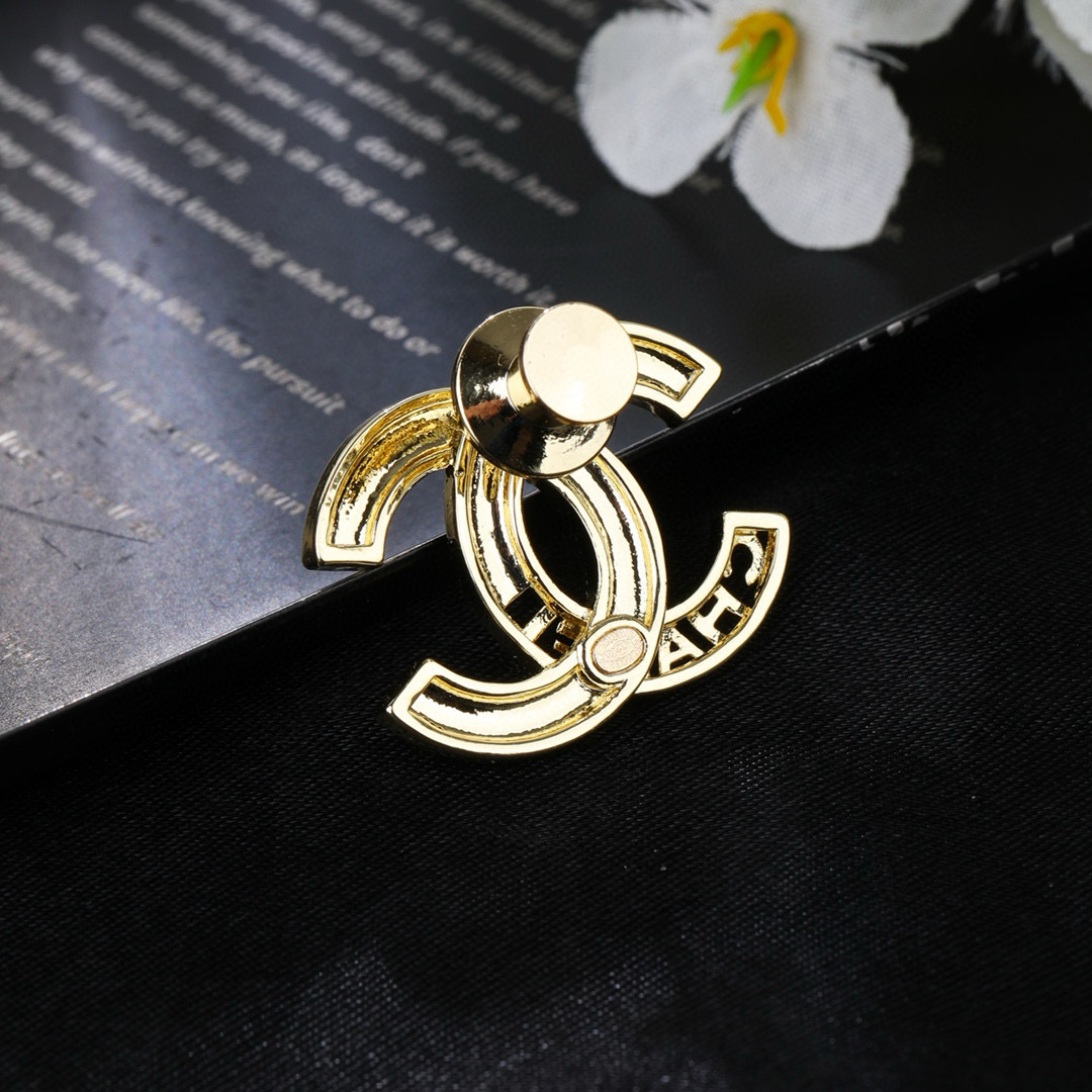 Chanel 香奈儿 Chanel新款彩虹 每一个细节做工非常精细 这款设计非常美轮美奂 这款真的 美 仙 小姐姐