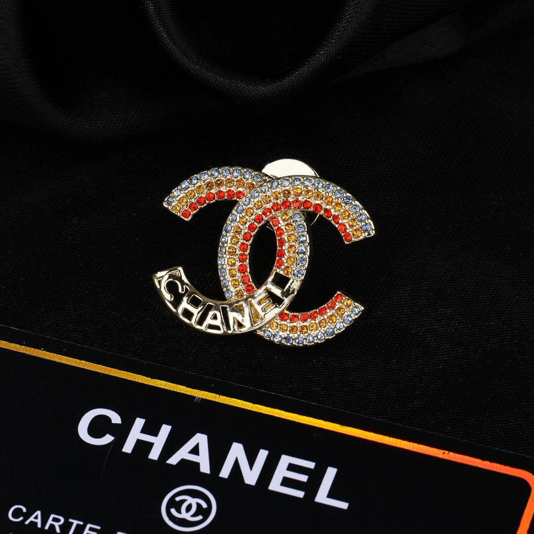 Chanel 香奈儿 Chanel新款彩虹 每一个细节做工非常精细 这款设计非常美轮美奂 这款真的 美 仙 小姐姐
