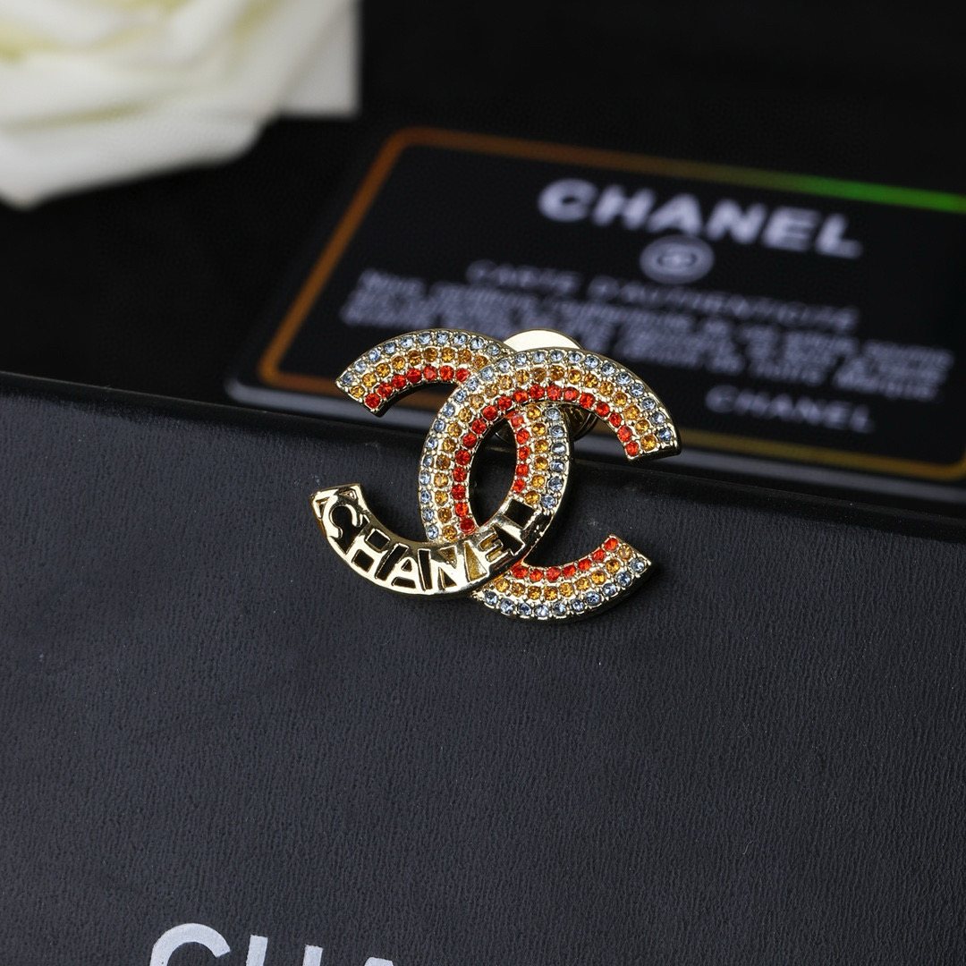 Chanel 香奈儿 Chanel新款彩虹 每一个细节做工非常精细 这款设计非常美轮美奂 这款真的 美 仙 小姐姐