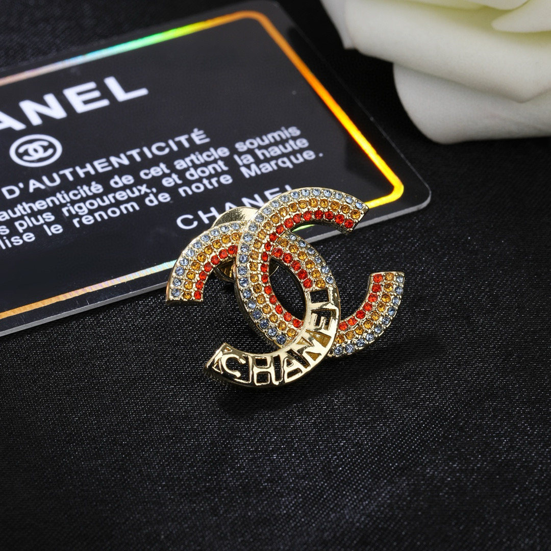 Chanel 香奈儿 Chanel新款彩虹 每一个细节做工非常精细 这款设计非常美轮美奂 这款真的 美 仙 小姐姐