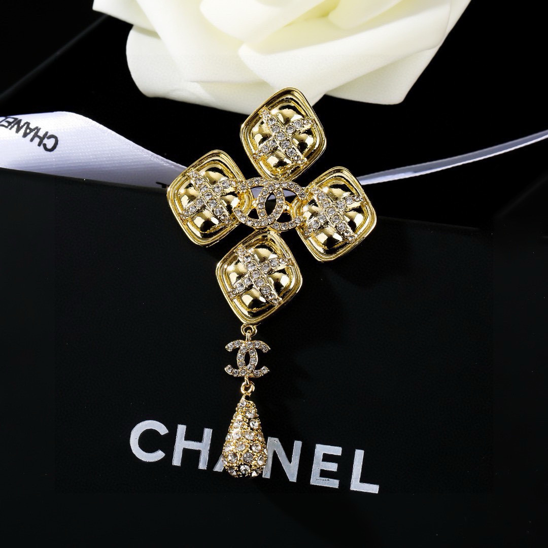 Chanel 小香Chanel新款水滴 双C胸针