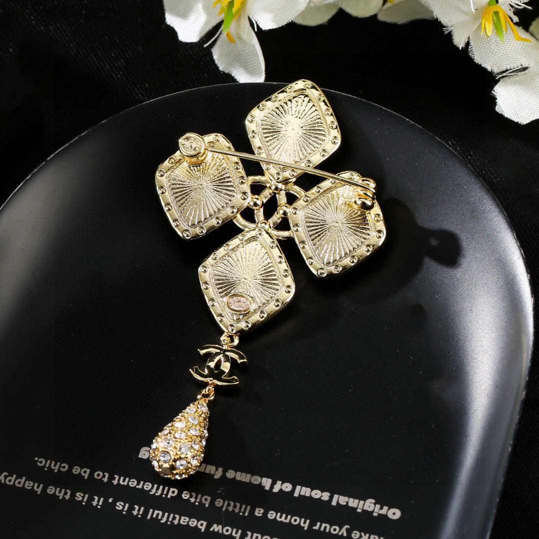 Chanel 小香Chanel新款水滴 双C胸针