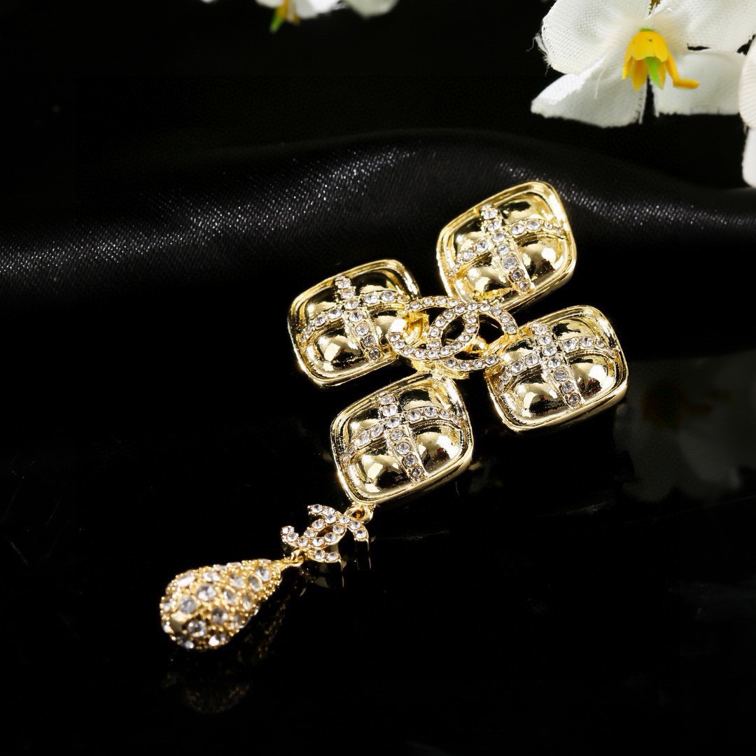 Chanel 小香Chanel新款水滴 双C胸针