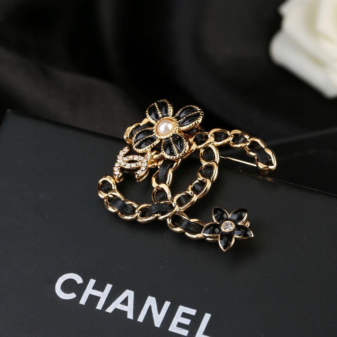Chanel 小香 Chanel 秋冬系列 钻石 小羊皮 滴油 别有心机设计的一款 完美 元素添加