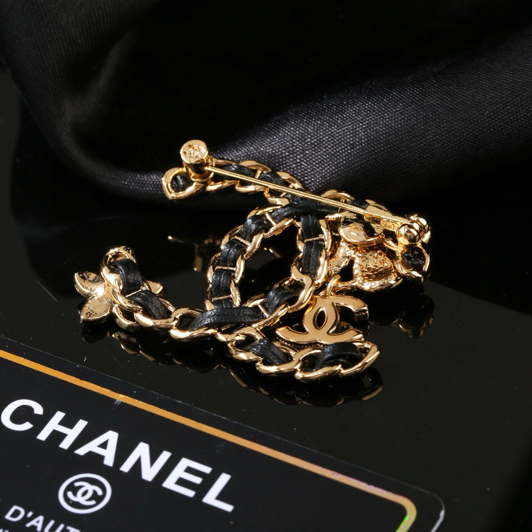 Chanel 小香 Chanel 秋冬系列 钻石 小羊皮 滴油 别有心机设计的一款 完美 元素添加