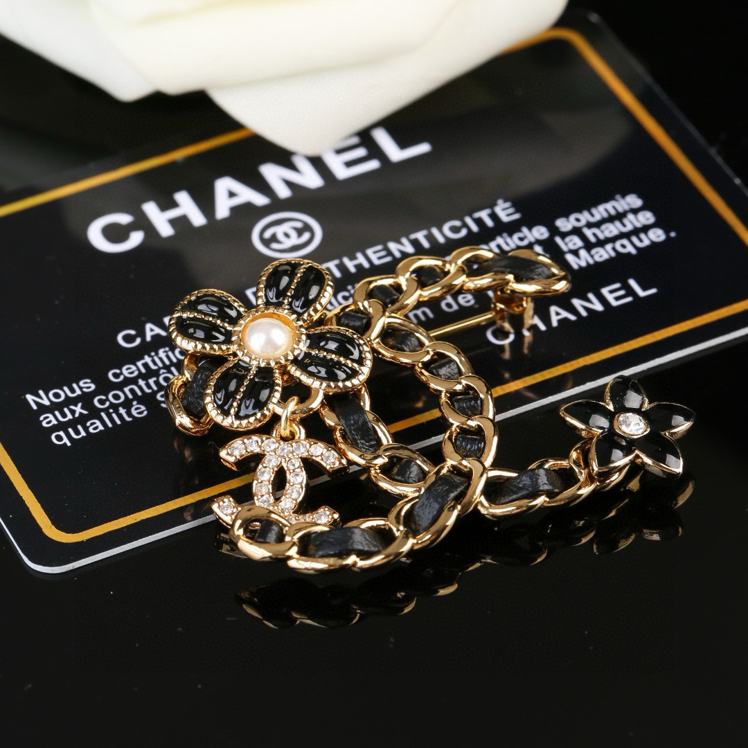 Chanel 小香 Chanel 秋冬系列 钻石 小羊皮 滴油 别有心机设计的一款 完美 元素添加