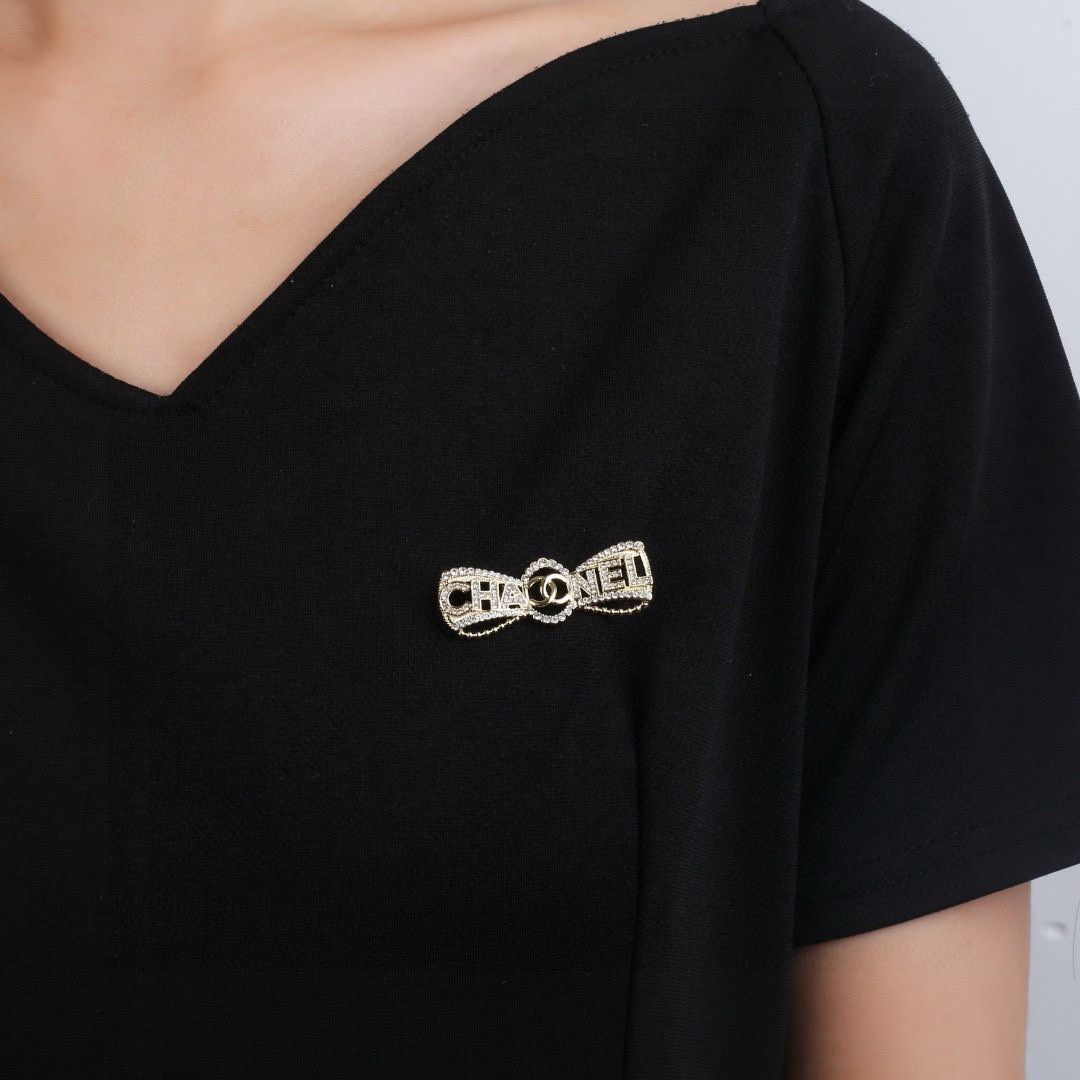 Chanel 小香Chanel新款蝴蝶结满钻双C胸针