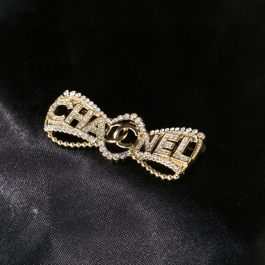 Chanel 小香Chanel新款蝴蝶结满钻双C胸针