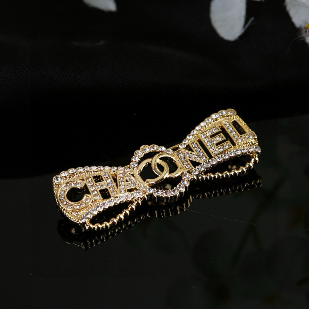 Chanel 小香Chanel新款蝴蝶结满钻双C胸针