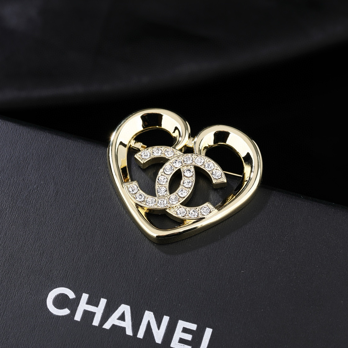 Chanel CHANEL 香奈儿新款爱心 双C胸针