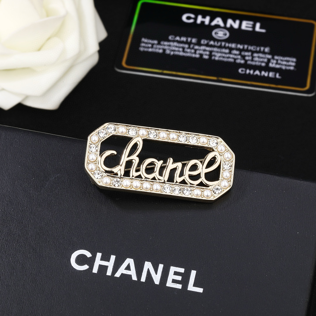 Chanel CHANEL 香奈儿新款字母胸针