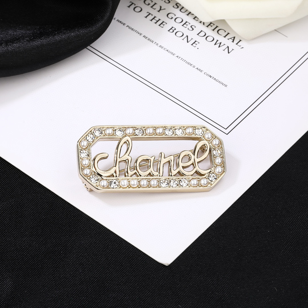 Chanel CHANEL 香奈儿新款字母胸针