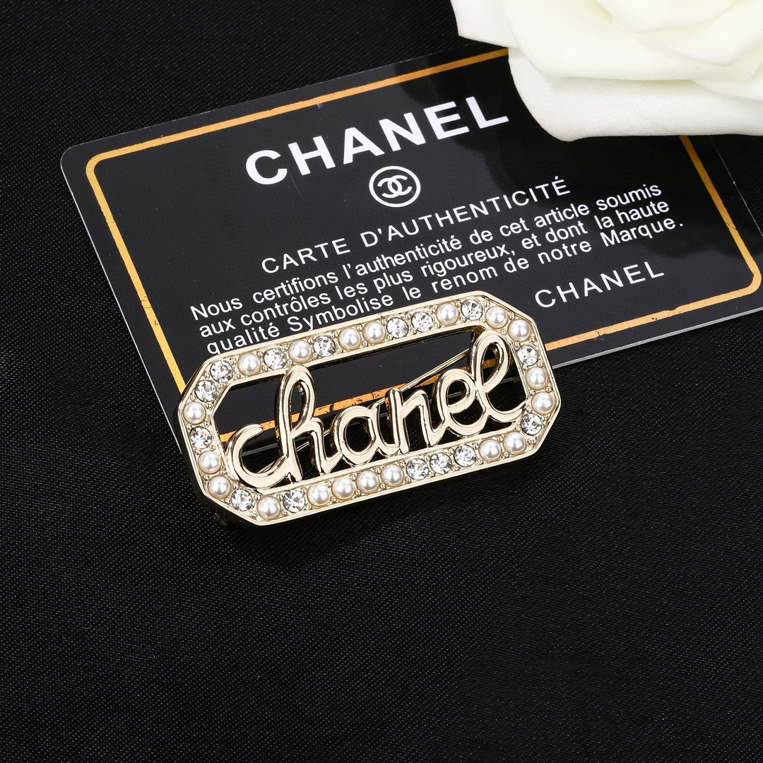 Chanel CHANEL 香奈儿新款字母胸针