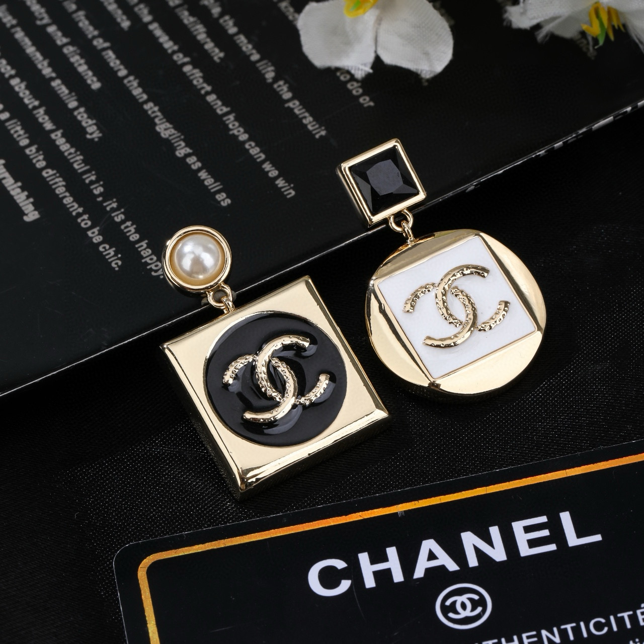 Chanel 小香新款耳环 每一个细节做工非常精细 这款设计非常美轮美奂 这款真的 美 仙 小姐姐