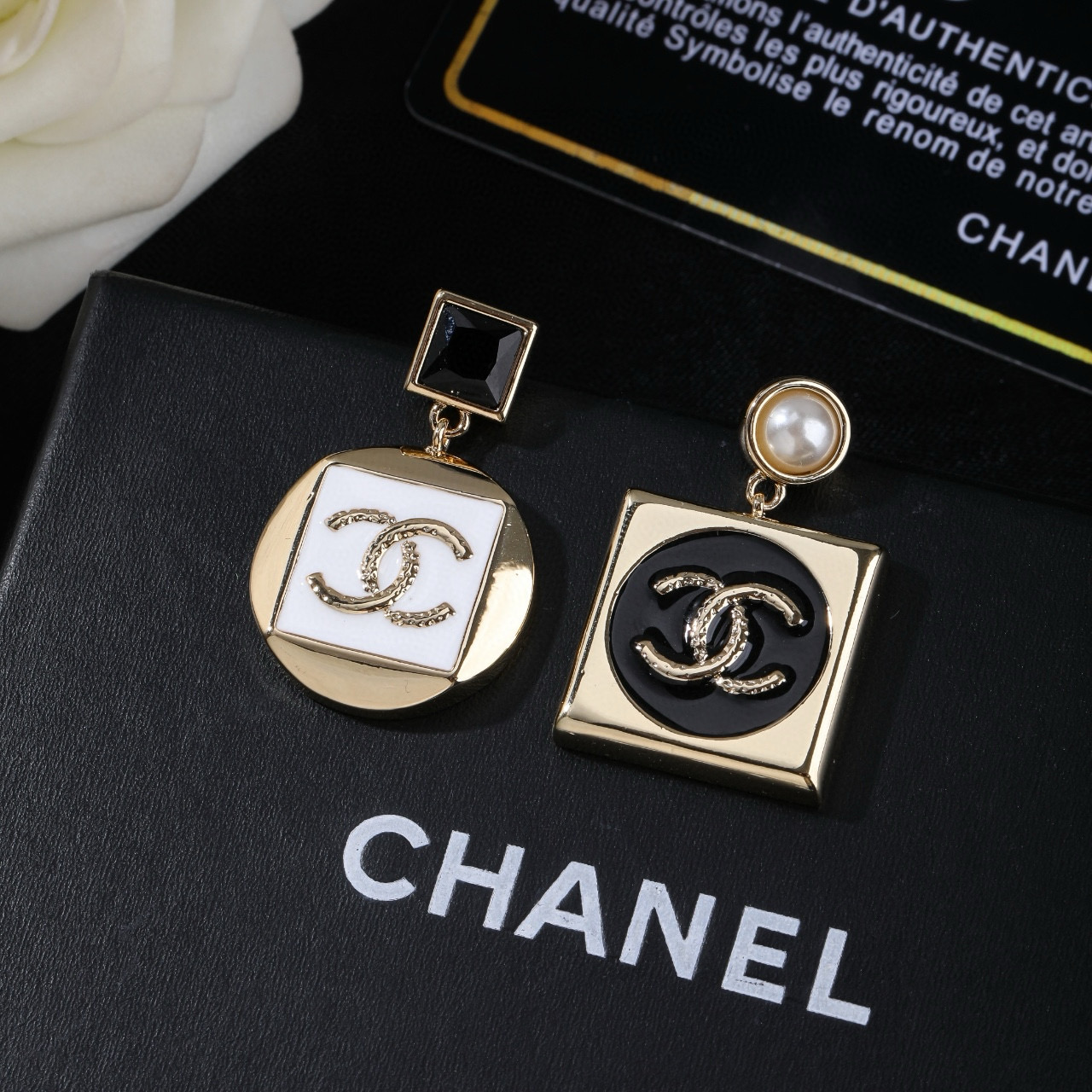 Chanel 小香新款耳环 每一个细节做工非常精细 这款设计非常美轮美奂 这款真的 美 仙 小姐姐