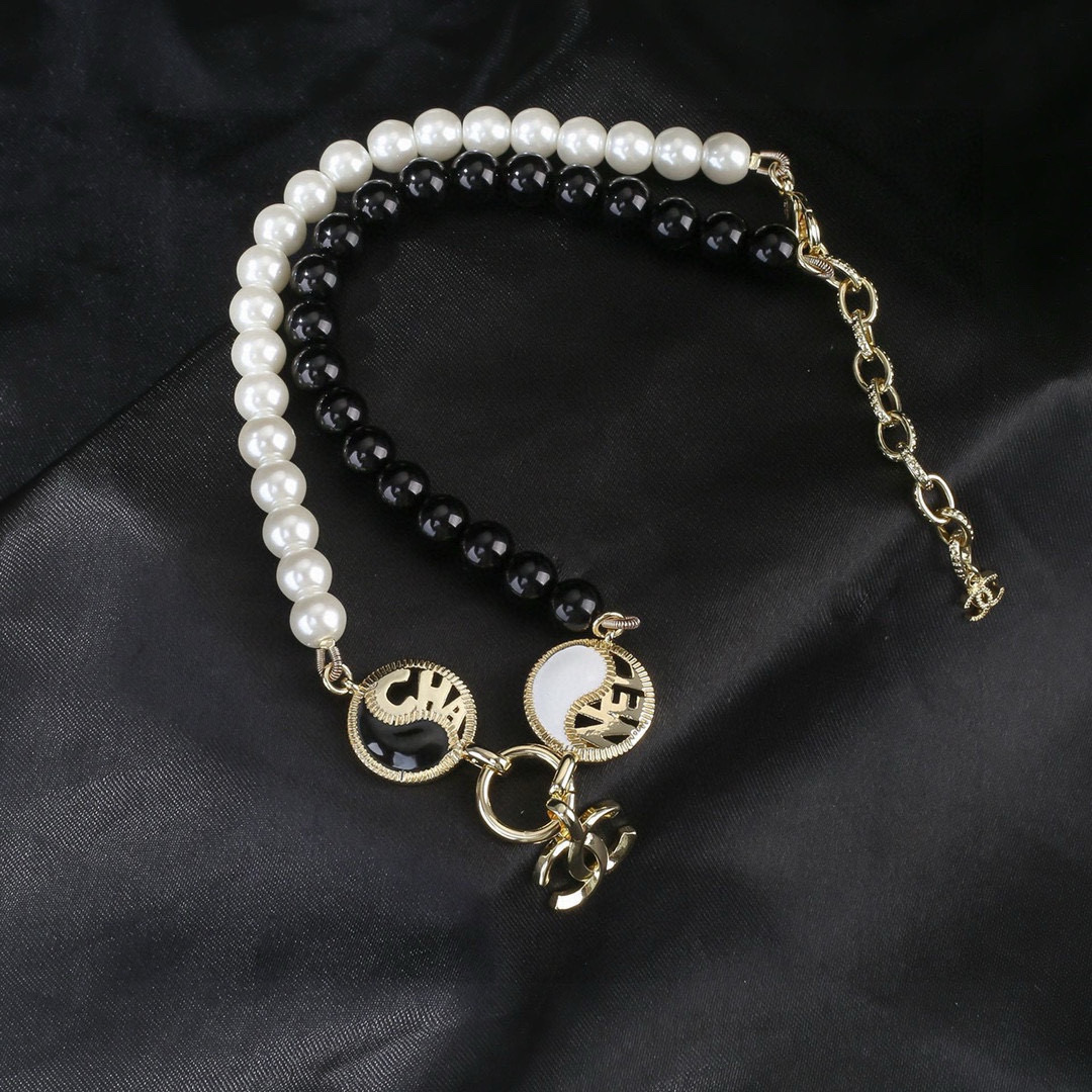 Chanel 小香 Chanel 新款黑白太极 项链 颈链 同步上新 双C精工打造 黄铜材质