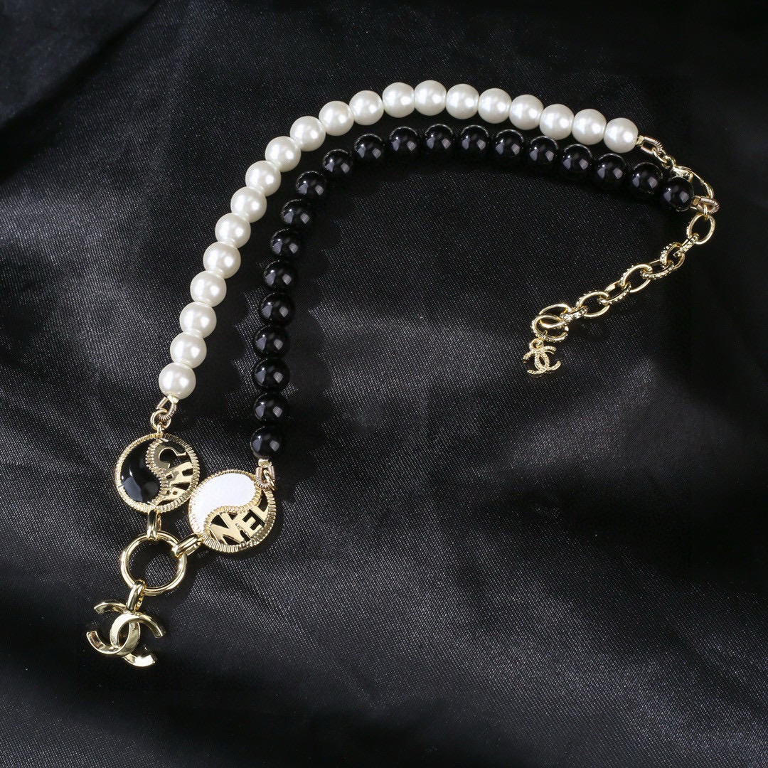 Chanel 小香 Chanel 新款黑白太极 项链 颈链 同步上新 双C精工打造 黄铜材质