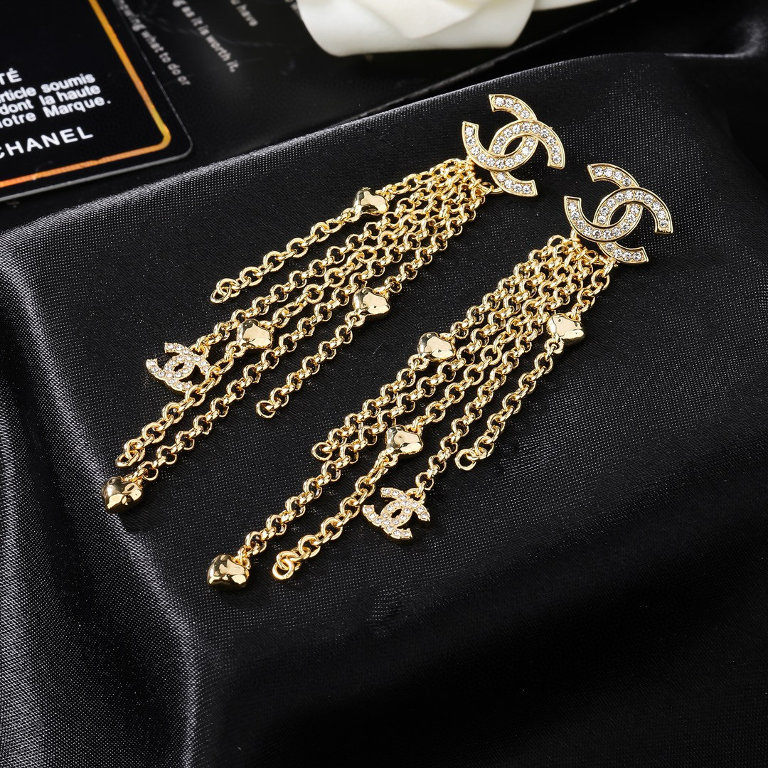 Chanel 小香 新品耳环 太 了 新款耳环 装饰美物 名媛气质、高雅配饰、 黄铜材质