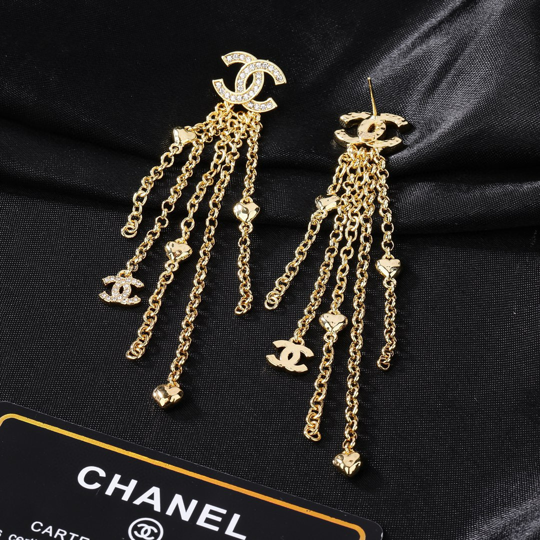 Chanel 小香 新品耳环 太 了 新款耳环 装饰美物 名媛气质、高雅配饰、 黄铜材质
